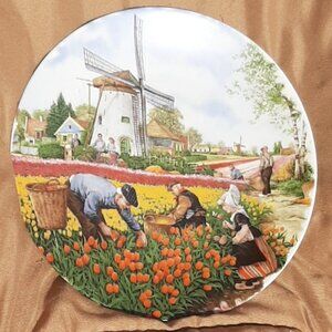 Royal Schwabap 1984 Ter Steege BV. Holland Plate Tulip Harvest 7"D